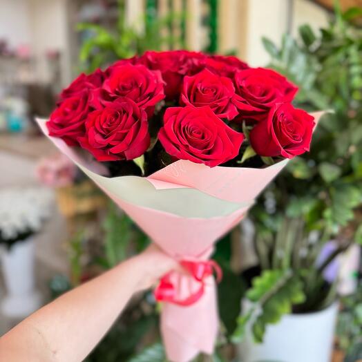 Монобукет из 15 красных роз