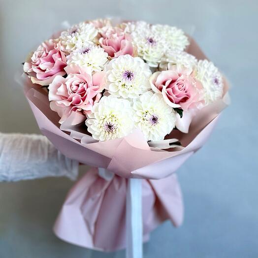 Bouquet with dahlias and roses L