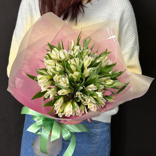 Букет 9 белых альстромерий