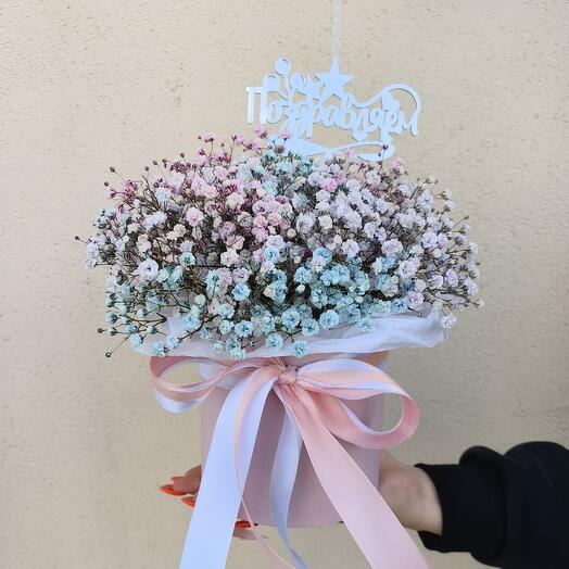 Композиция из гипсофилы с топпером-свечой