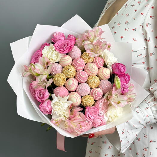 Bouquet of chocolate-covered strawberries and peony-shaped bombastic roses, alstroemeria and dianthus Melody