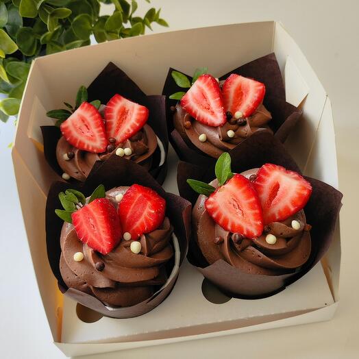 Cupcakes de chocolate con fresas