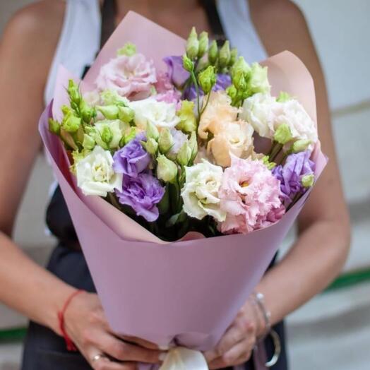 He also likes the gentle lisianthus"Mood