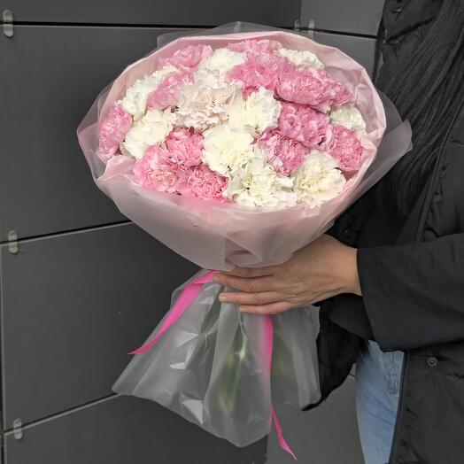 Bouquet of 25 white pink carnations