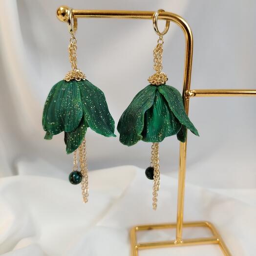 Серьги цветы зеленые, из полимерной глины