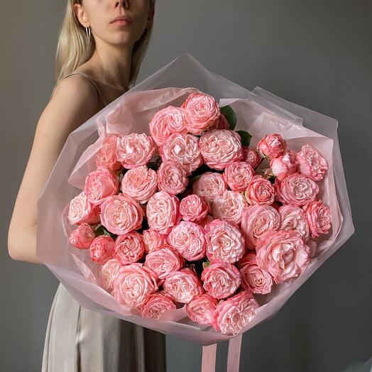 A bouquet of premium peony-shaped bush roses. Veresk 325