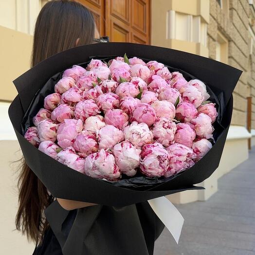 Шикарный букет розовых из пионов