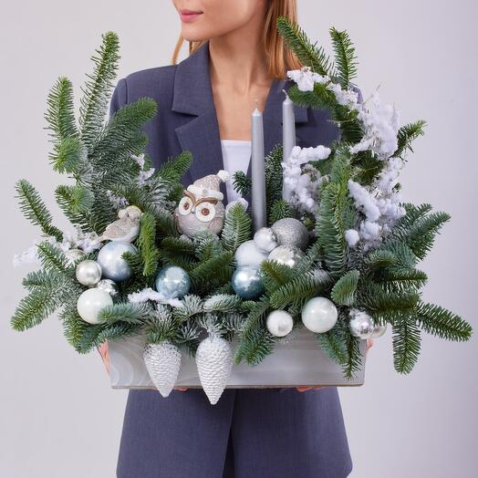 Новогодняя ароматная композиция из датской ели нобилиса в ящике. Букет F225 Цветы Столицы