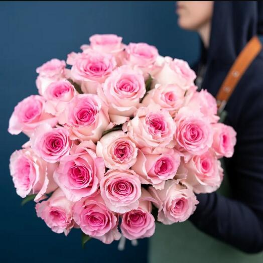23 нежно розовых роз