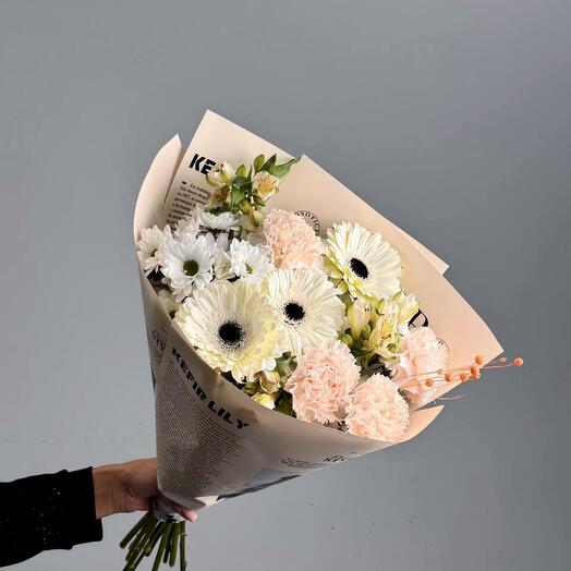 Bouquet of Gentle hugs with gerbera and dianthus