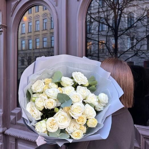 Букет из Кустовых Белых Пионовидных Роз
