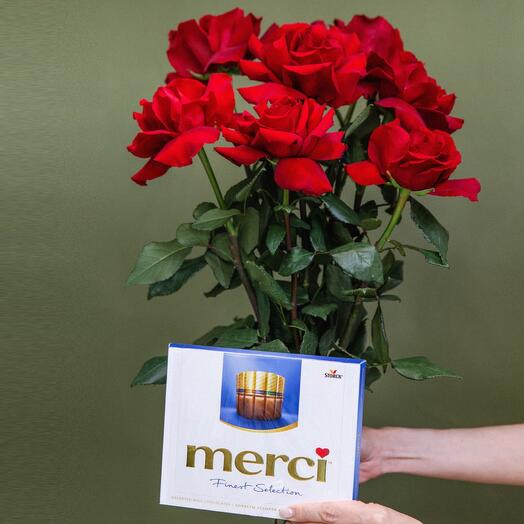 Французские красные розы с коробкой конфет «Merci»