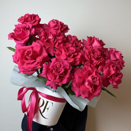 Компощиция в коробке S из малиновых роз