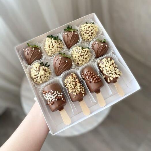 Бананы и клубника в шоколаде
