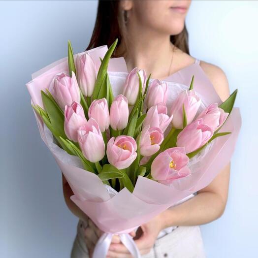 Розовые тюльпаны нежный букет