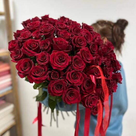 51 роза Эквадор 60 см бордовая
