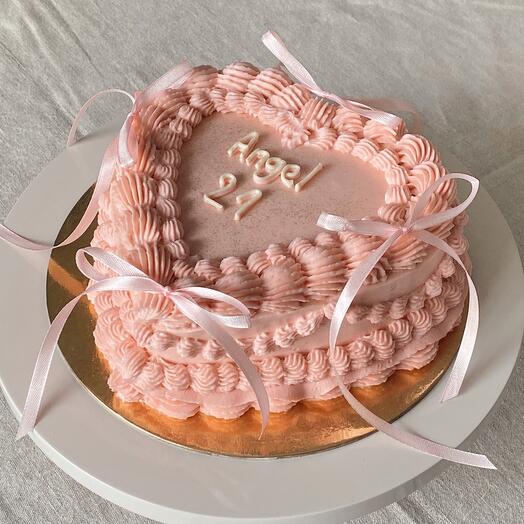 Lambeth heart cake with bows