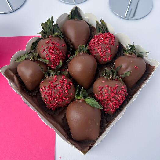 Клубника в шоколаде «Малинка моя» , 9-12 ягод