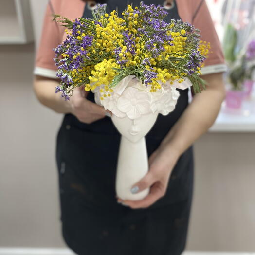 Кашпо с мимозой