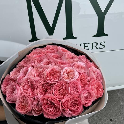 Премиальные пионовидные розы 35 шт в оформлении