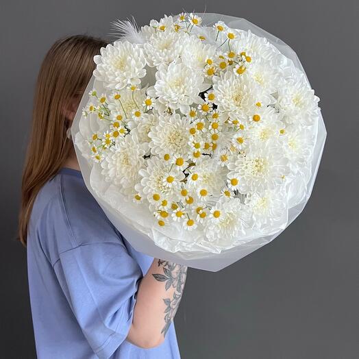 Ramo de crisantemos y tanacetum