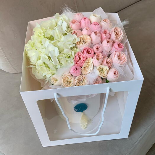 Шляпная коробочка с пионовидными розочками 🌸