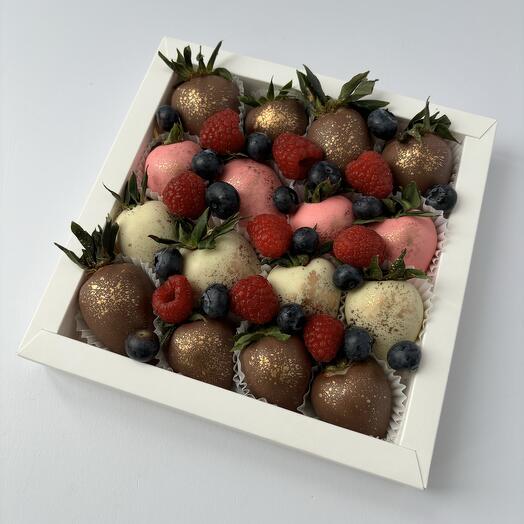 Клубника в шоколаде «Berry Day» 16-25 шт