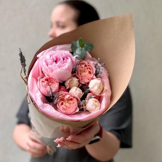 Букет «Романтический прованс» с пионом Сара бернар и пионовидными кустовыми розами