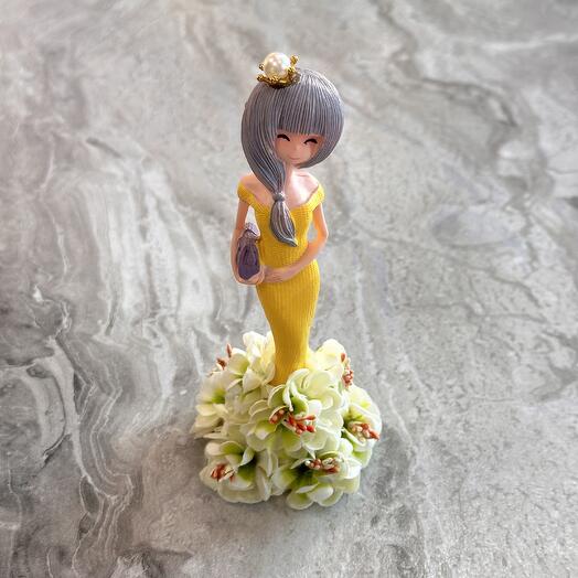 Керамическая статуэтка- девочка цветочек жёлтая