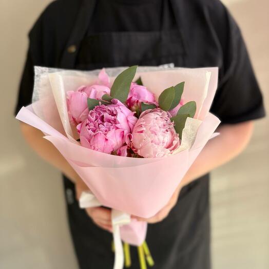 Bouquet 046 (букет из пионов c эвкалиптом)