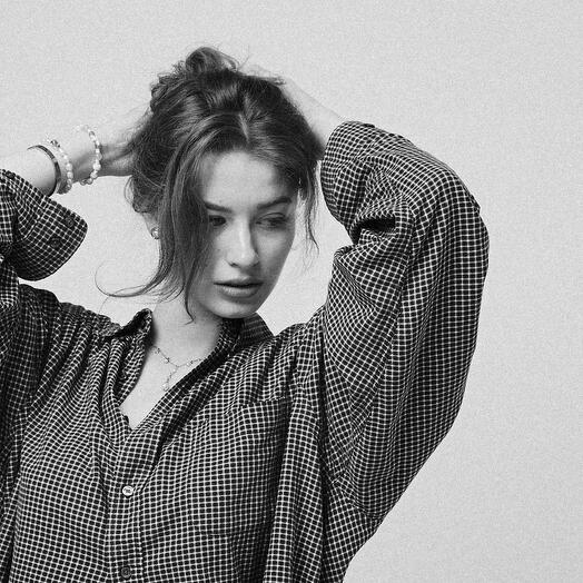 Электронный подарочный сертификат на фотосессию без фотографа в студию автопортета