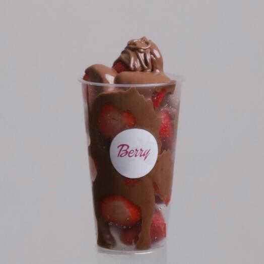 Клубника в теплом шоколаде 350 ml