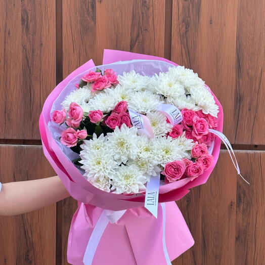 Букеты хризантем с спрей розами