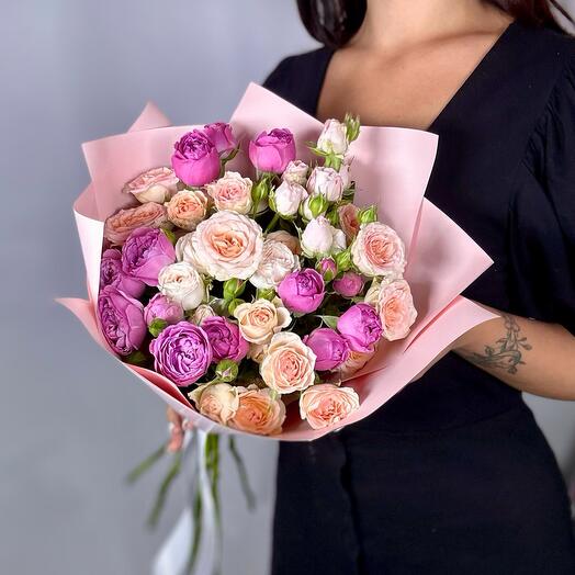 Букет любимой маме 💕 Акцентный микс из кустовых роз х9