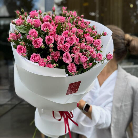 Идеальный моно букет с кустовыми розами