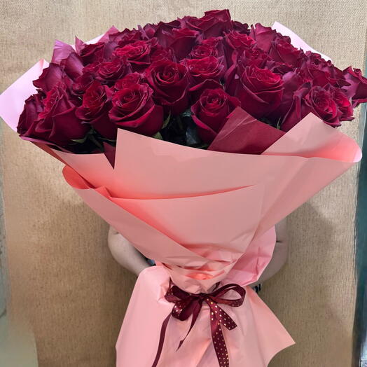 Букет из 51 метровой розы цвета Бордо
