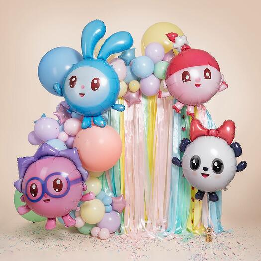 Фотозона Малышарики из воздушных шаров