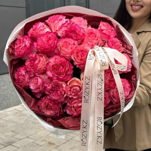 Букет из 25 ароматных пионовидных роз