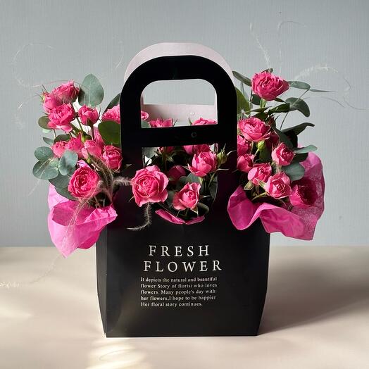 Цветы в коробке с Кустовой розой