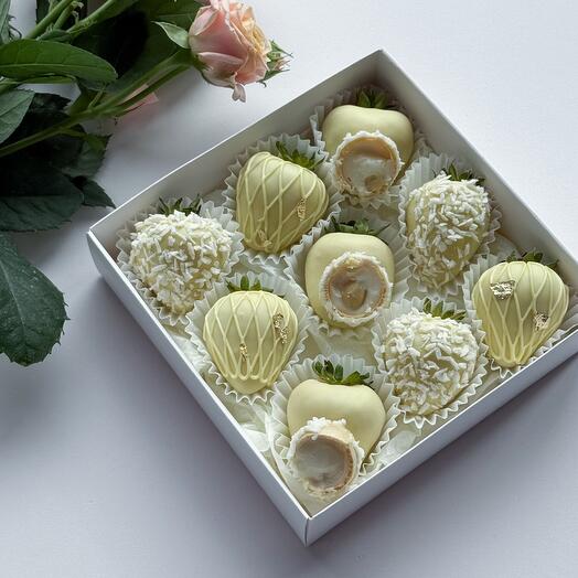 Клубника в шоколаде "Raffaello", 9 ягод