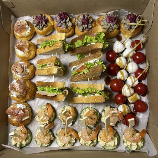 Бокс с закусками на 5-10 человек