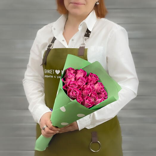 Розовые розы в упаковке 17 шт Кения 40 см