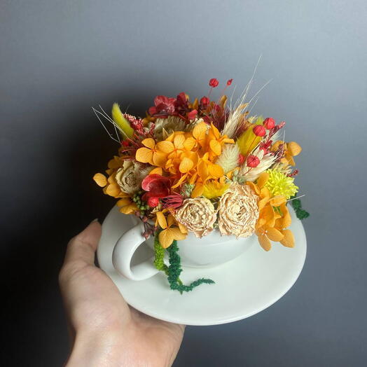Осенняя композиция в чашке