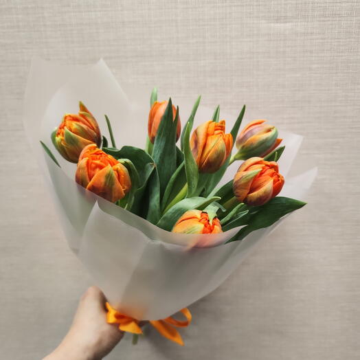 7 пионовидных тюльпанов