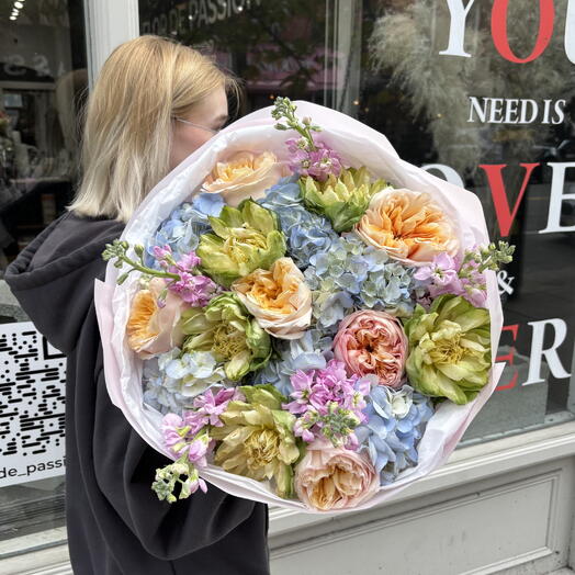 Sugar Sky Bouquet M Size(Garden Roses, Veggie Roses, Hydrangeas, Stocks)