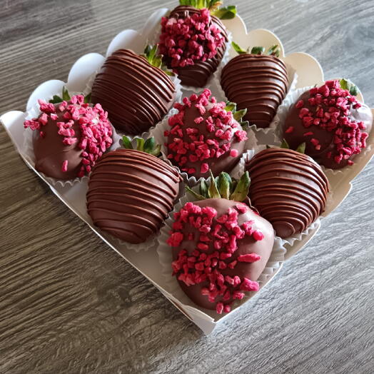 Набор из клубники в шоколаде 9 шт" страсть в шоколаде"