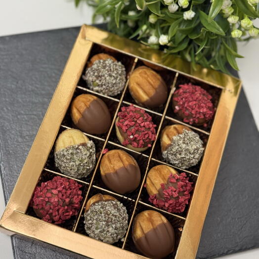 Орешки с варенной сгущенкой в шоколаде