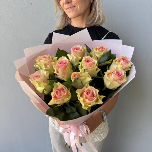 Светло-розовые розы 11 шт, букет размера XS (184)