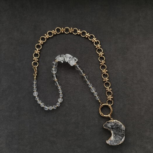 Асимметричное колье из прозрачного кварца со съемным кулоном "Луна"