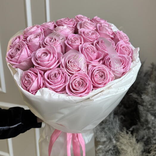 Розовые розы 25 штук